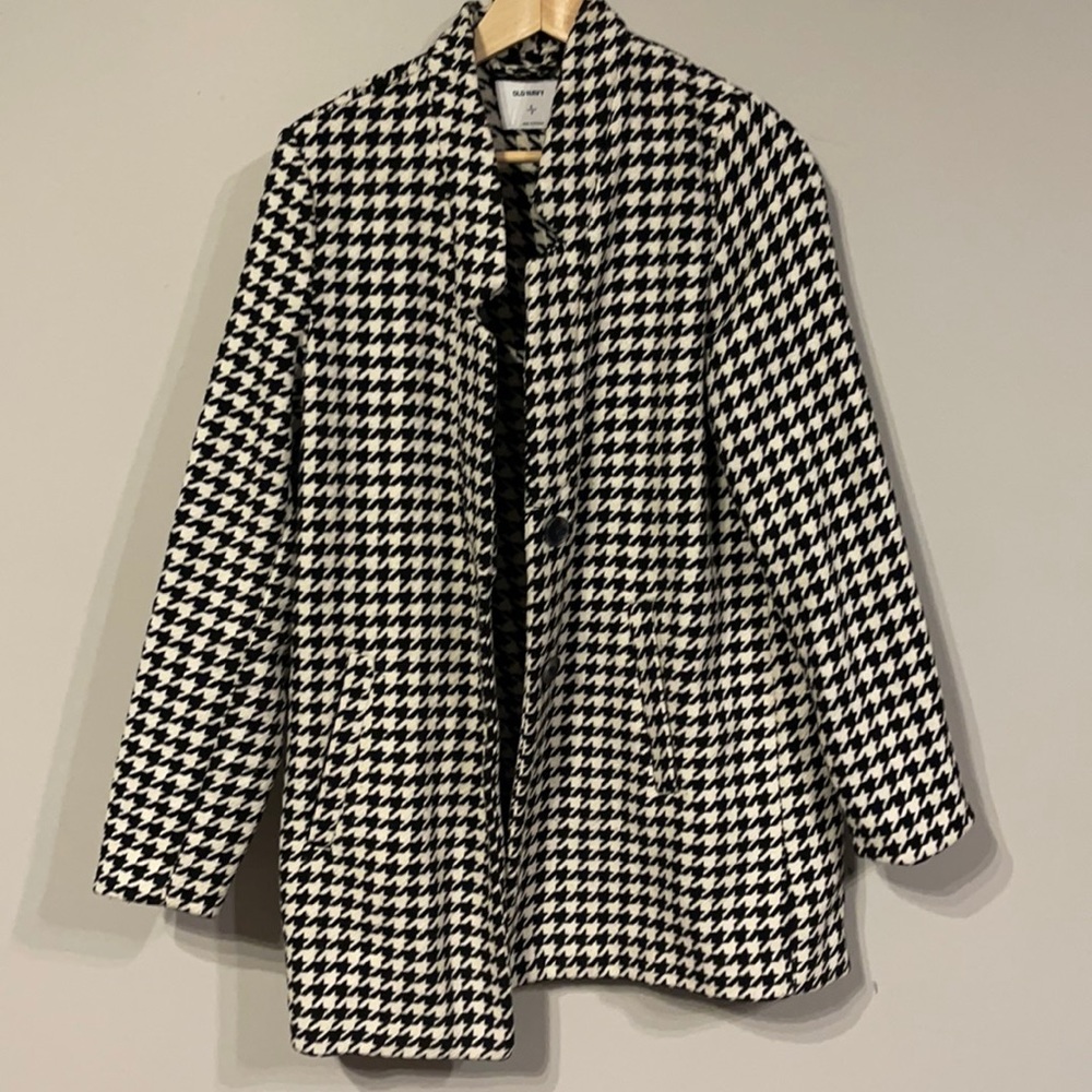 Houndstooth print old navy peacoat. Size small